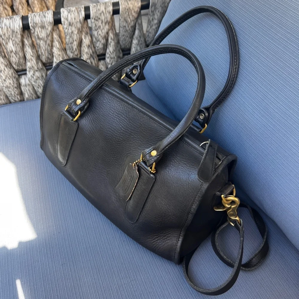 VINTAGE CÓRNER: COACH DESIGNER BONNIE CASHIN Black Leather Handbag with Strap - Picture 3 of 12